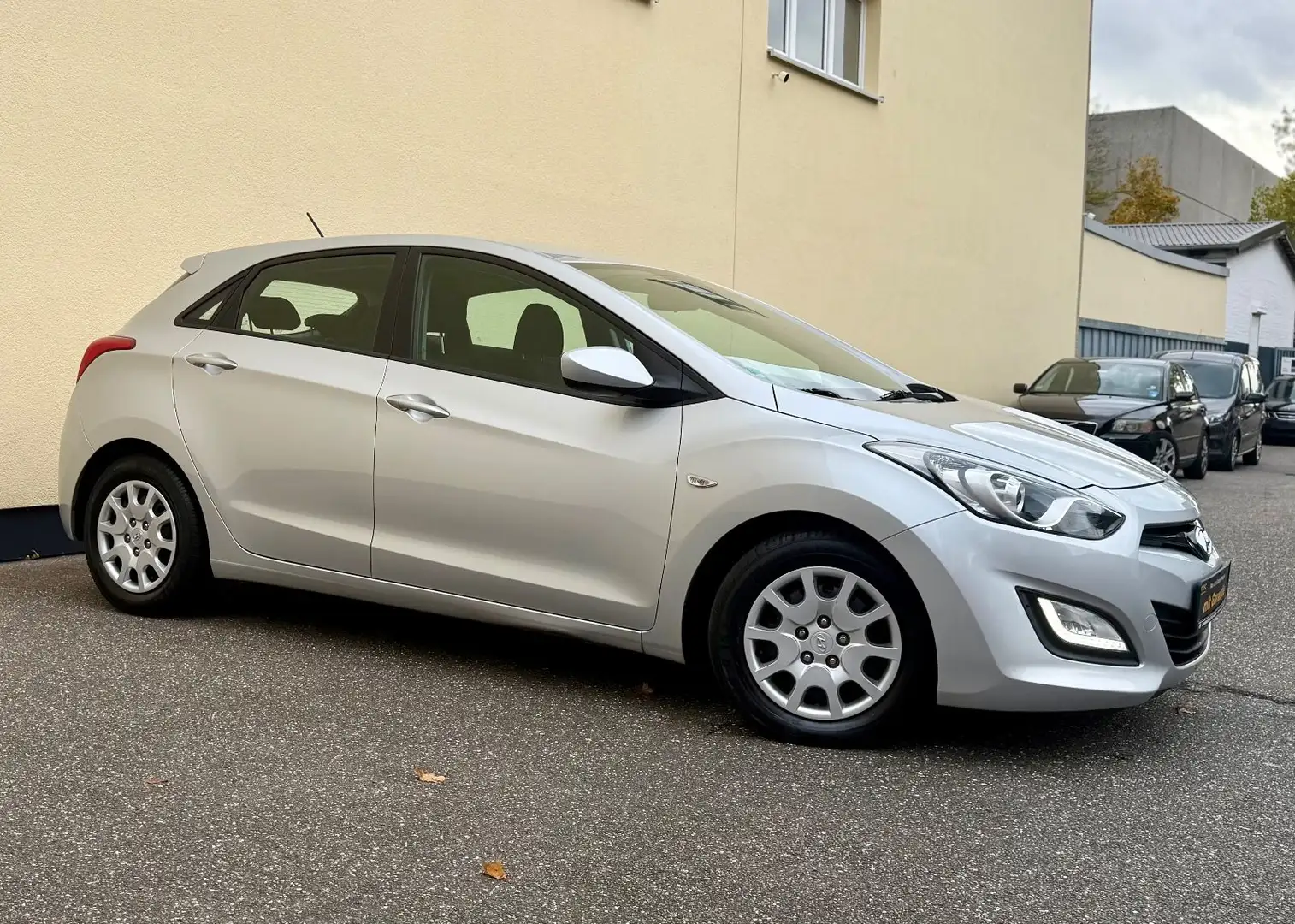 Hyundai i30 LENKRAD HEIZUNG / SHZ TEMPO PDC KLIMA TÜV NE Silber - 1