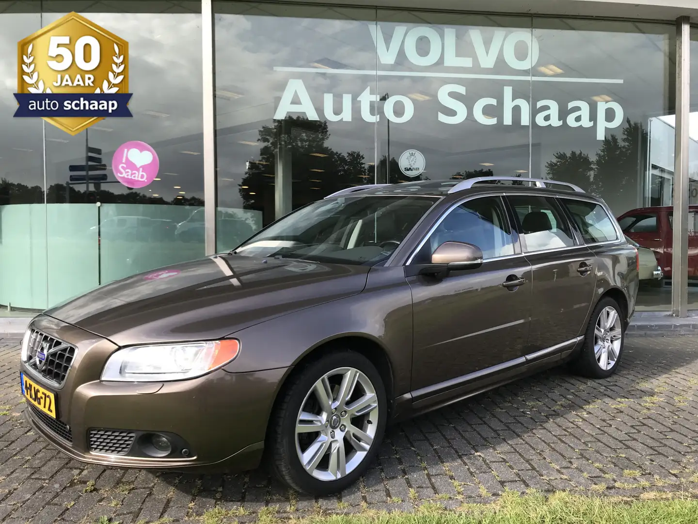 Volvo V70 2.4 D5 Summum Automaat | Rijklaar incl garantie | Bruin - 1