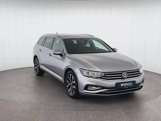 Volkswagen Passat view 3