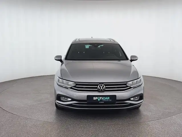 Volkswagen Passat view 2