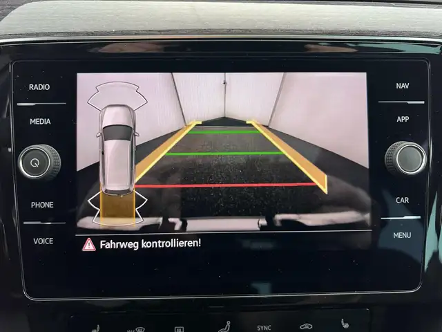 Volkswagen Passat view 9