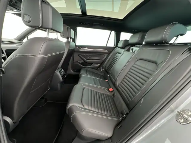 Volkswagen Passat view 8