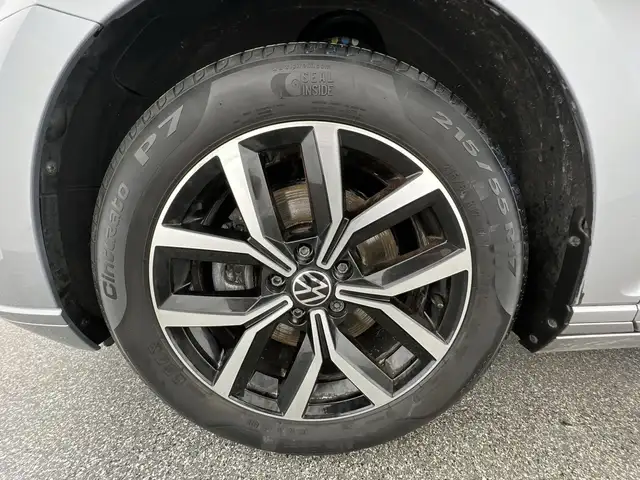 Volkswagen Passat view 10