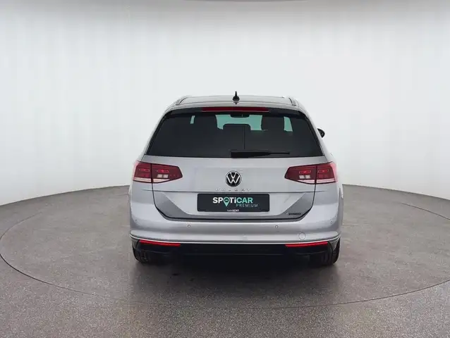 Volkswagen Passat view 4