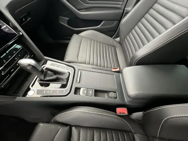 Volkswagen Passat view 14