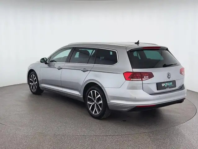 Volkswagen Passat view 5