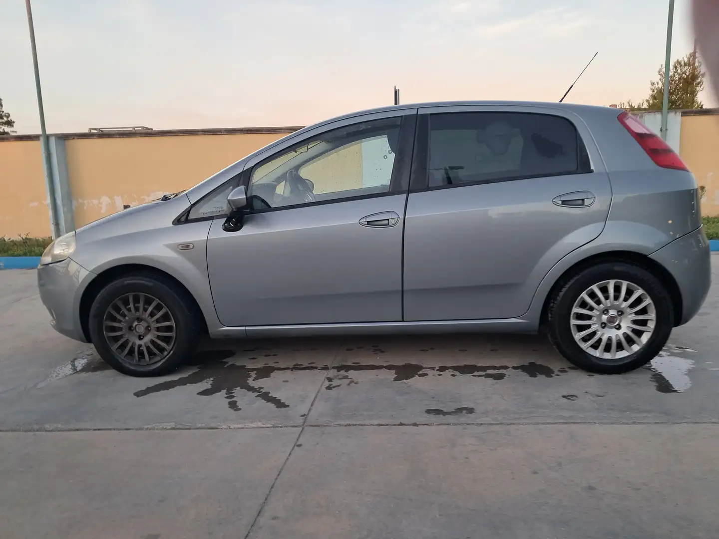 Fiat Grande Punto Grande Punto 5p 1.3 mjt Gris - 1