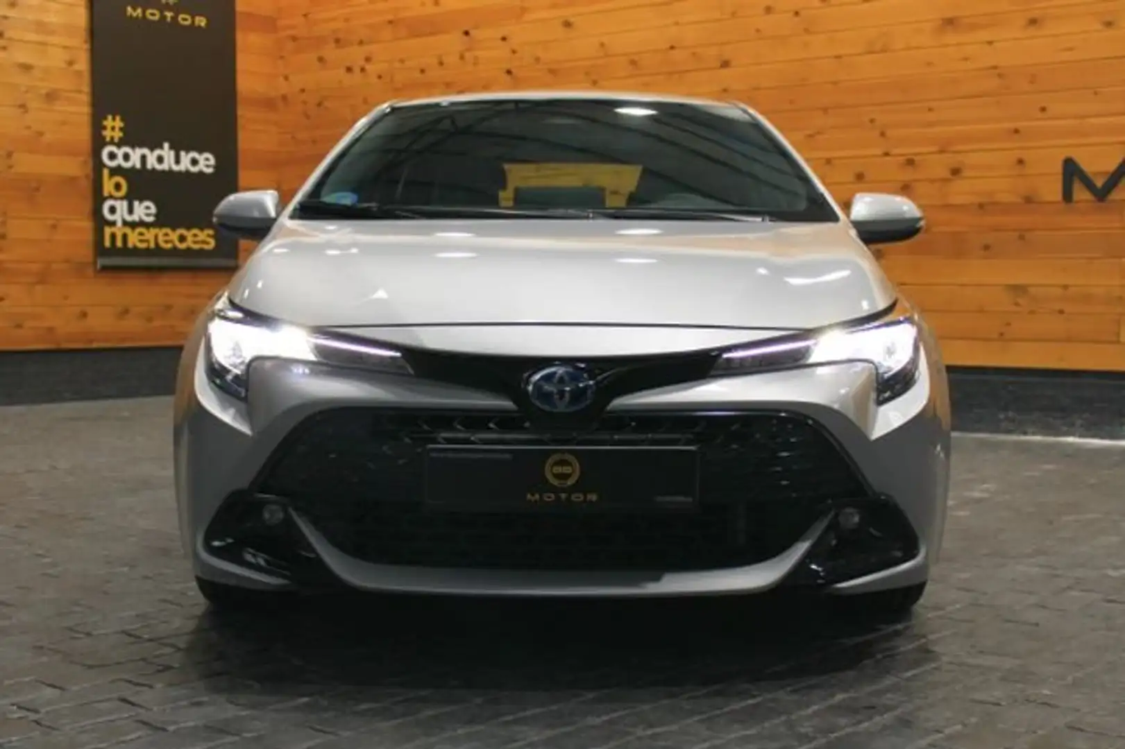 Toyota Corolla 140H Active Plus Gris - 2