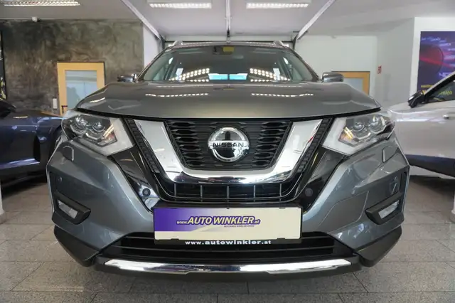 Nissan X-Trail view 2