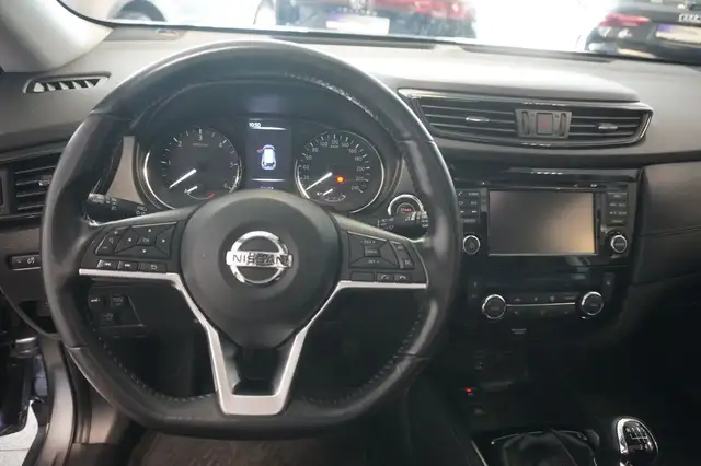 Nissan X-Trail view 12