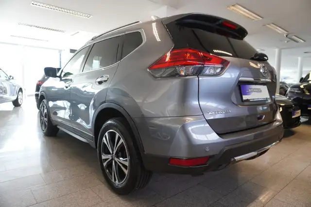 Nissan X-Trail view 4