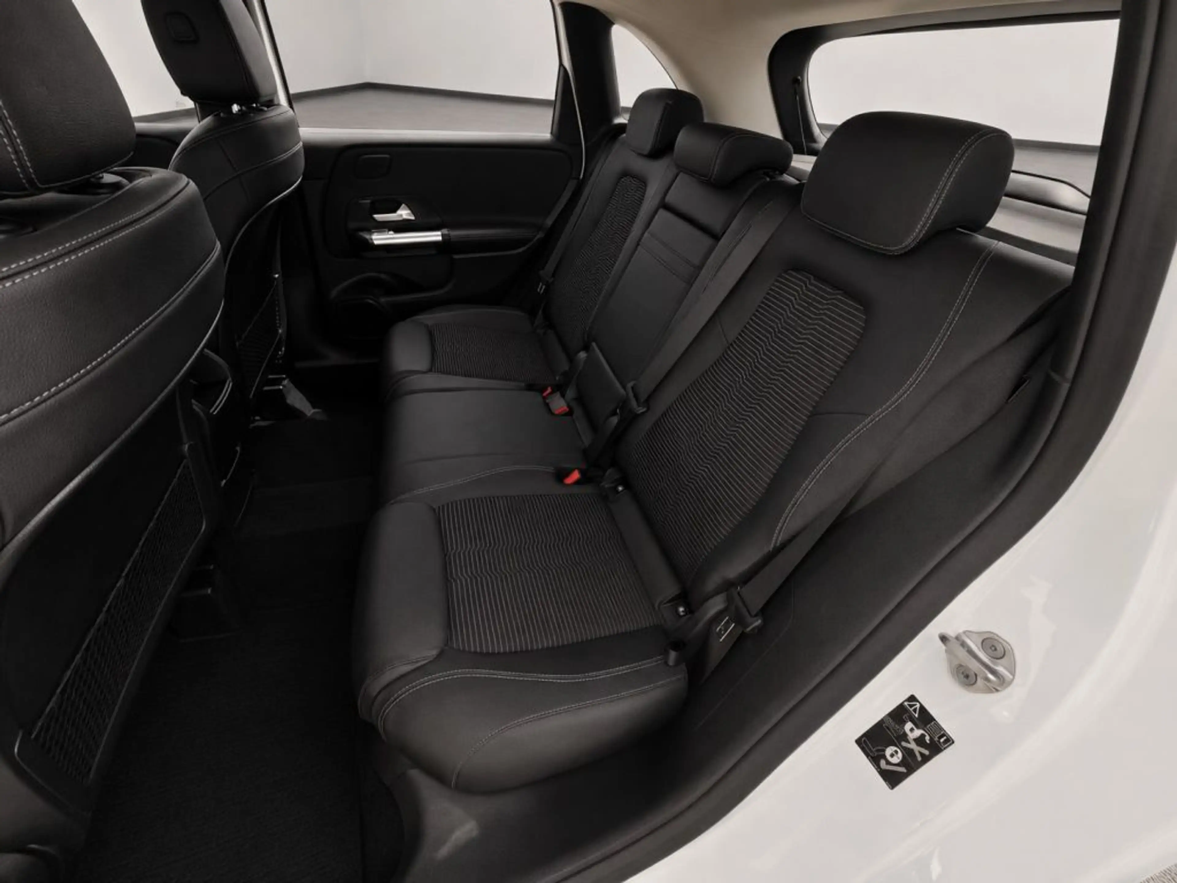 Mercedes-Benz B 200 d 8G-DCT Progressive — photo 11