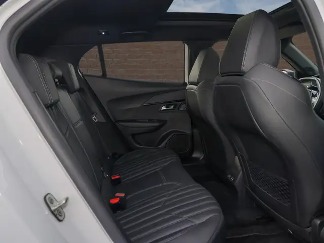 Peugeot 2008 view 11
