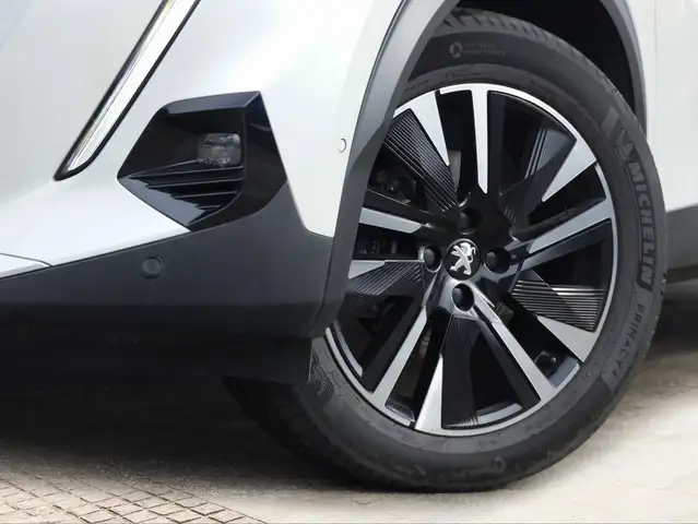 Peugeot 2008 view 5