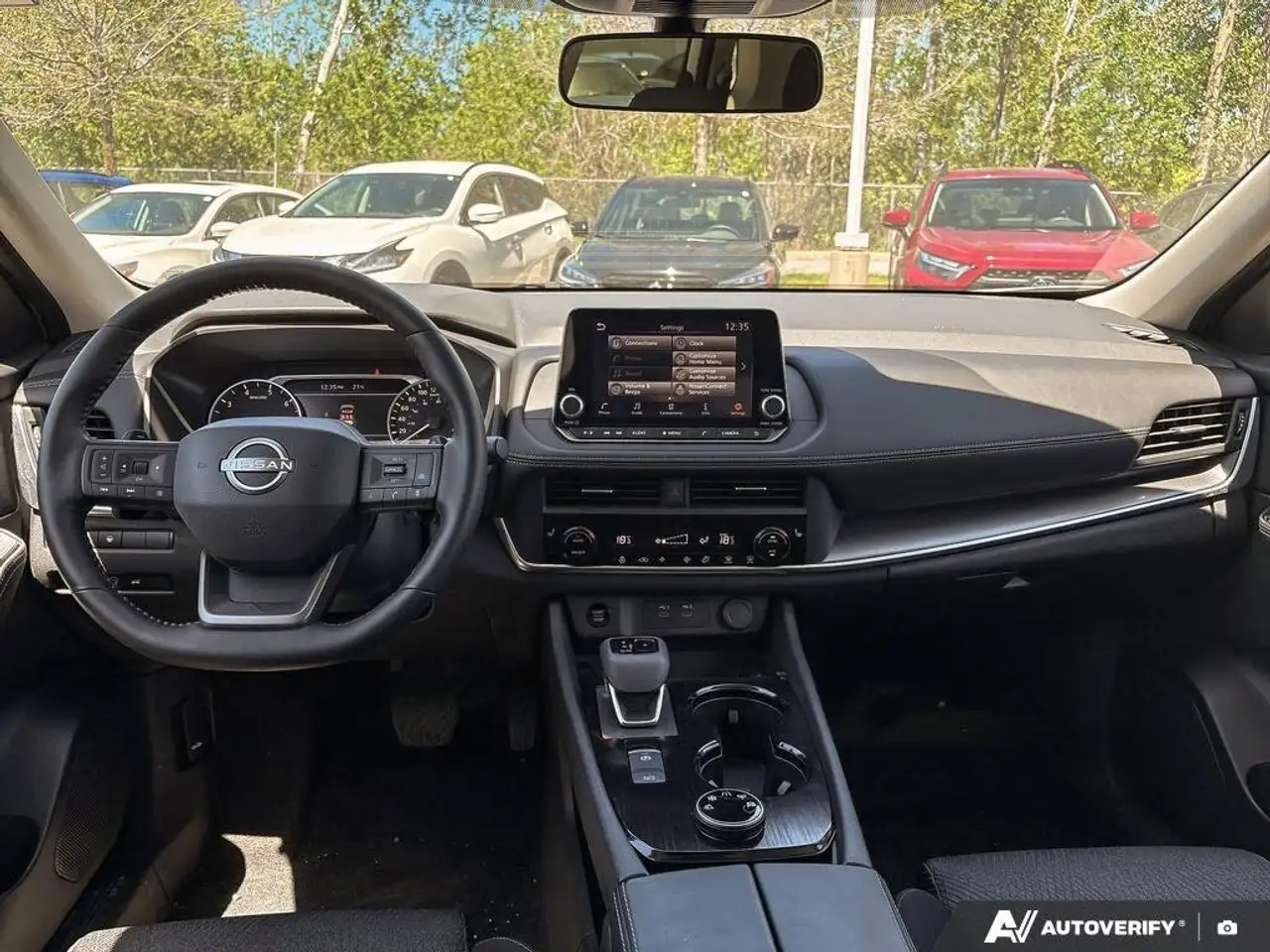 Nissan Rogue снимка Nissan Rogue