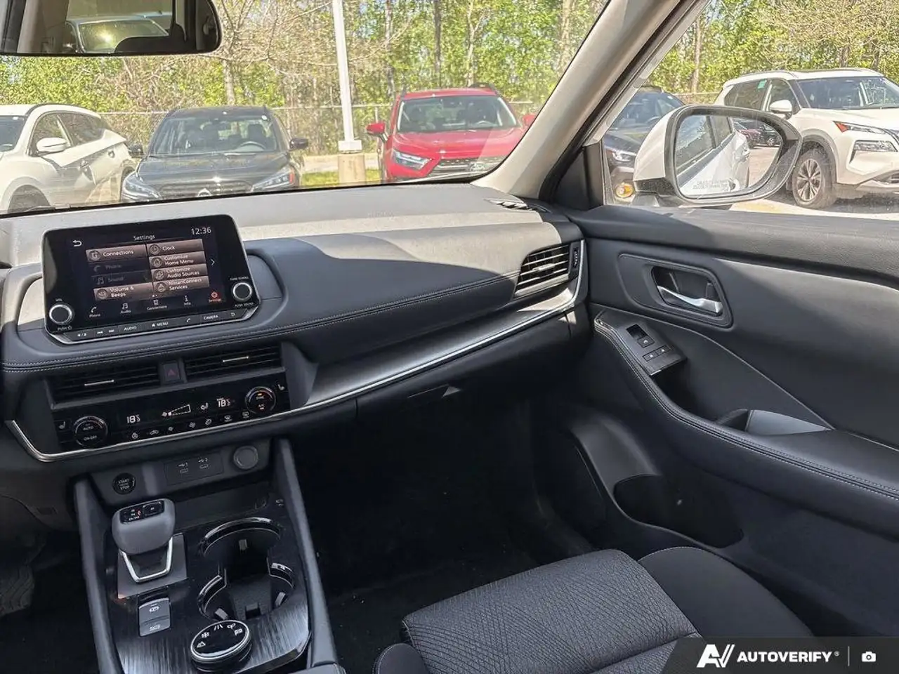 Nissan Rogue снимка Nissan Rogue