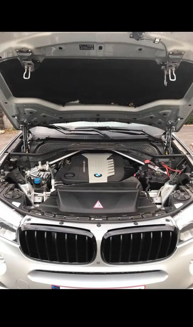 BMW X5 M X5 M50d Sport-Aut. Gümüş rengi - 2