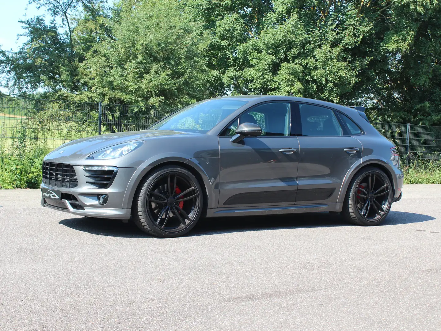 Porsche Macan S: Scheckh., 22", Aerokit, Sportausp., Pano, Luft Grijs - 2