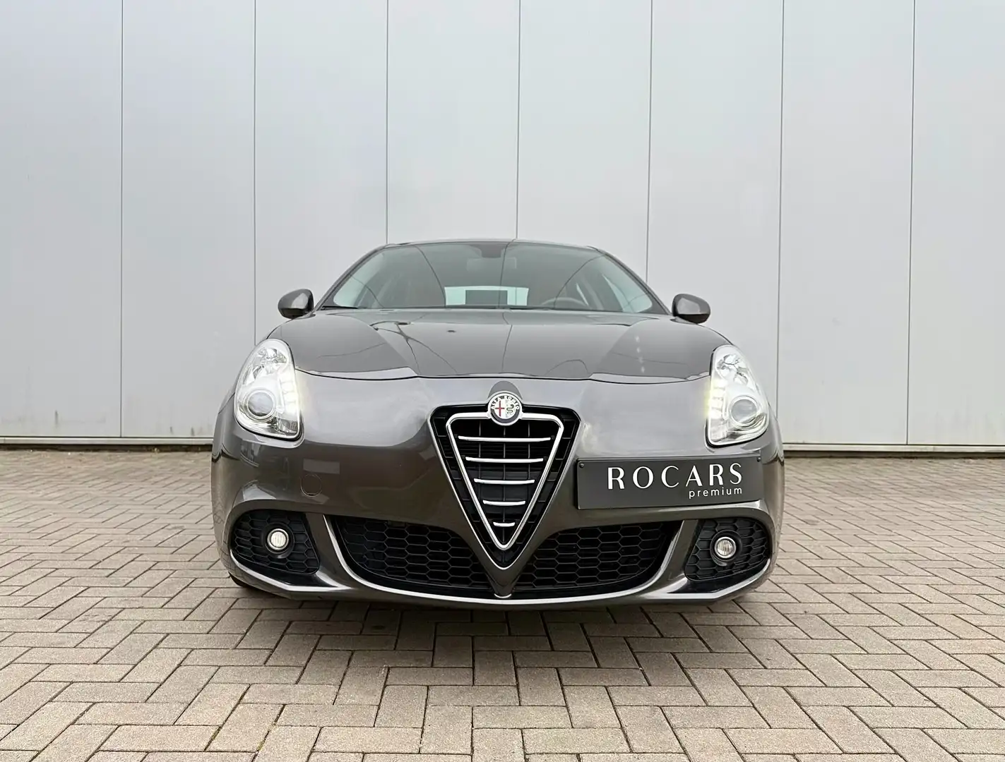 Alfa Romeo Giulietta 1.4i *GPS * CUIR* DNA* LED* RADARS*GARANTIE 12MOIS Gris - 2