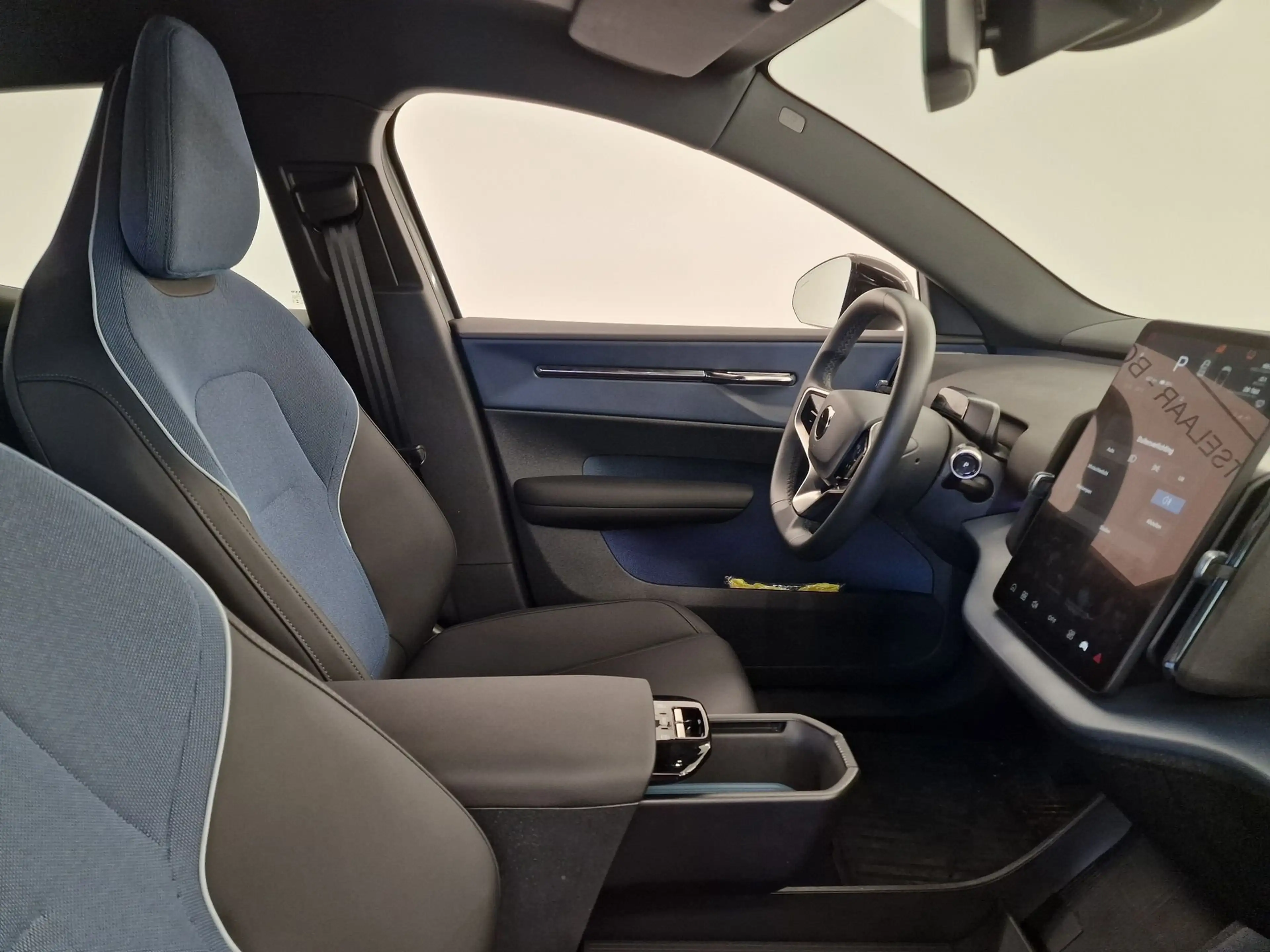 Volvo EX30 PLUS EXTENDED RANGE +TAL VAN OPTIES — photo 6