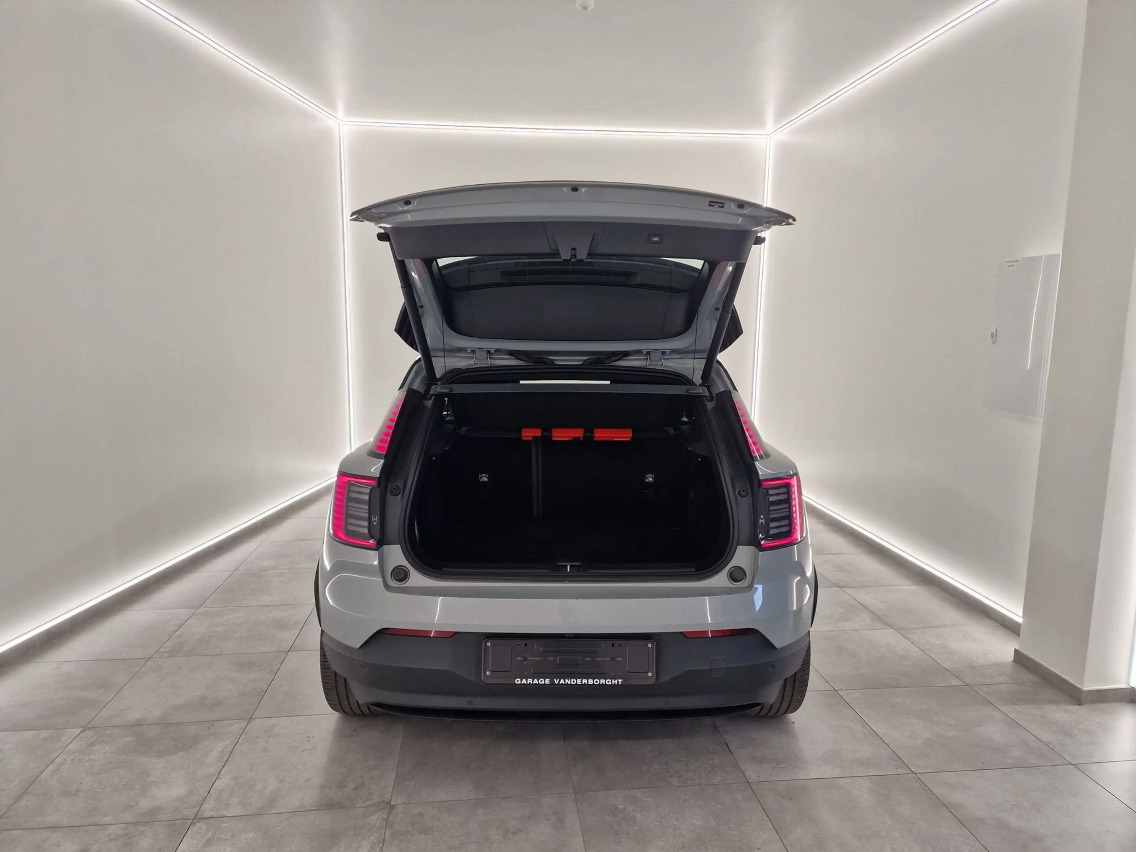Volvo EX30 PLUS EXTENDED RANGE +TAL VAN OPTIES — photo 4