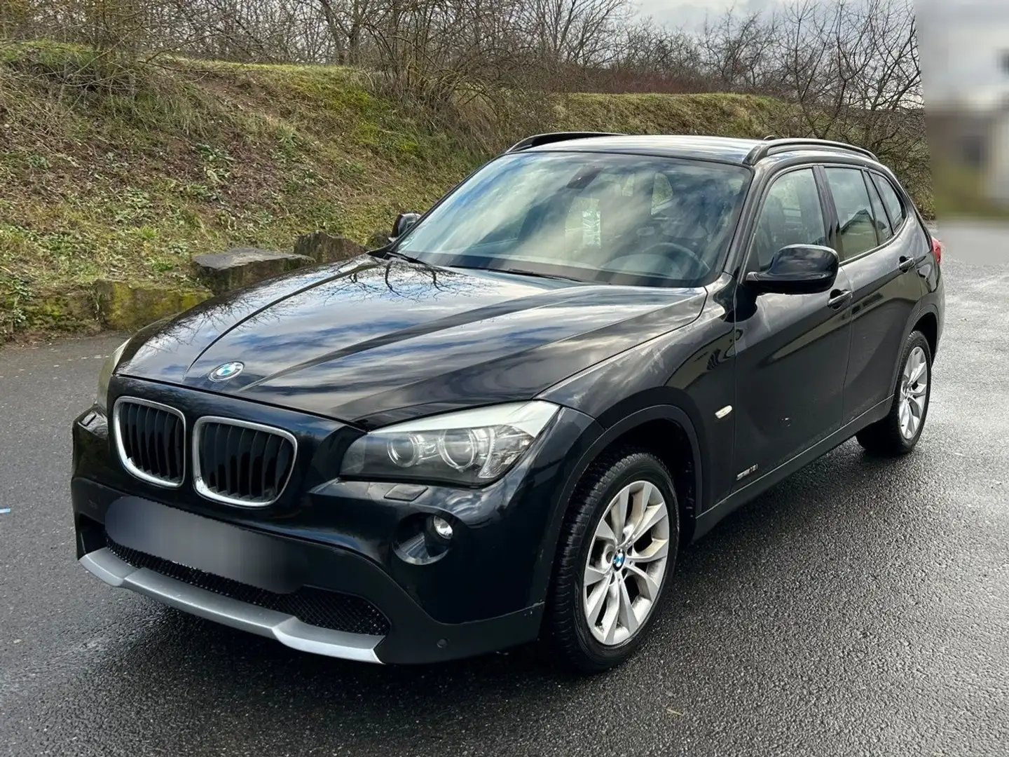 BMW X1 sDrive 18i + Xenon|Navi|Sitzheizung Zwart - 1