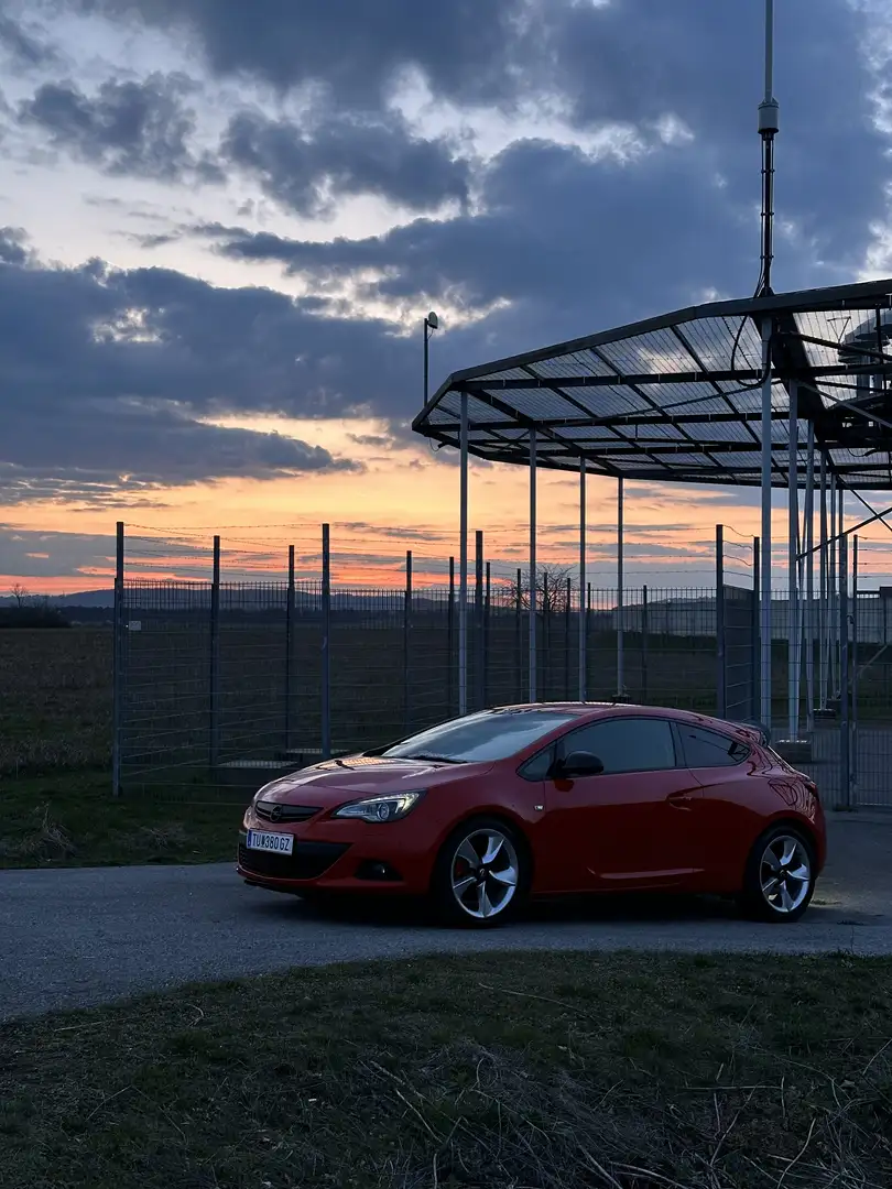 Opel Astra J GTC - 1