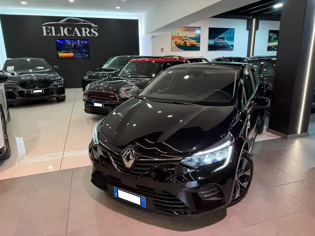 2023 Renault Clio in Black for sale