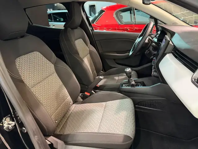 Renault Clio view 15