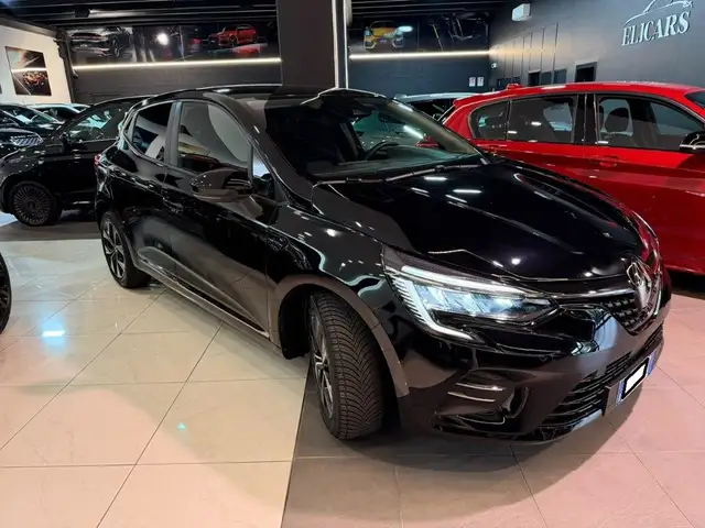 Renault Clio view 2