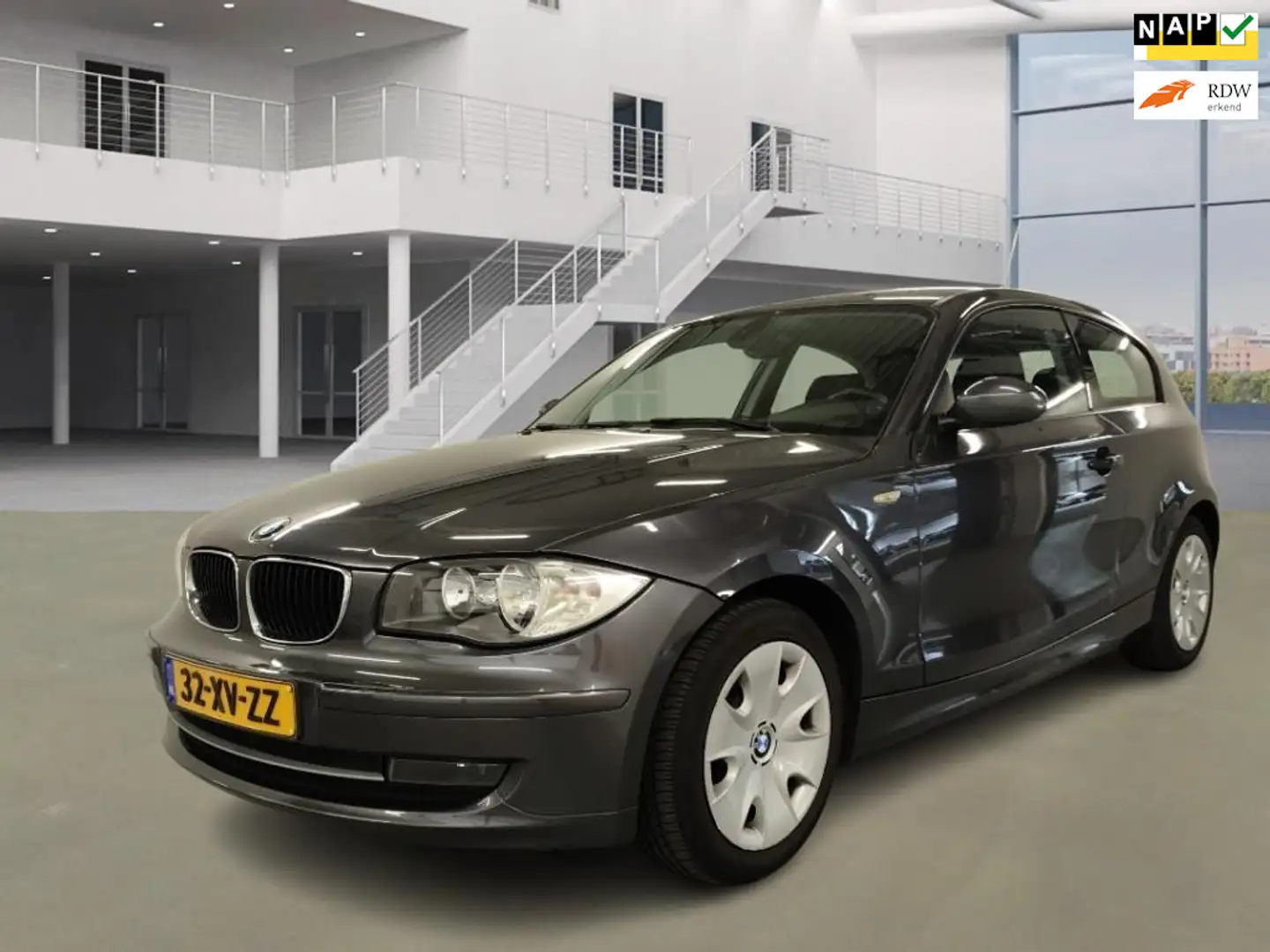BMW 116 1-serie 116i Business Line|origineel nl|lage km me Grijs - 1