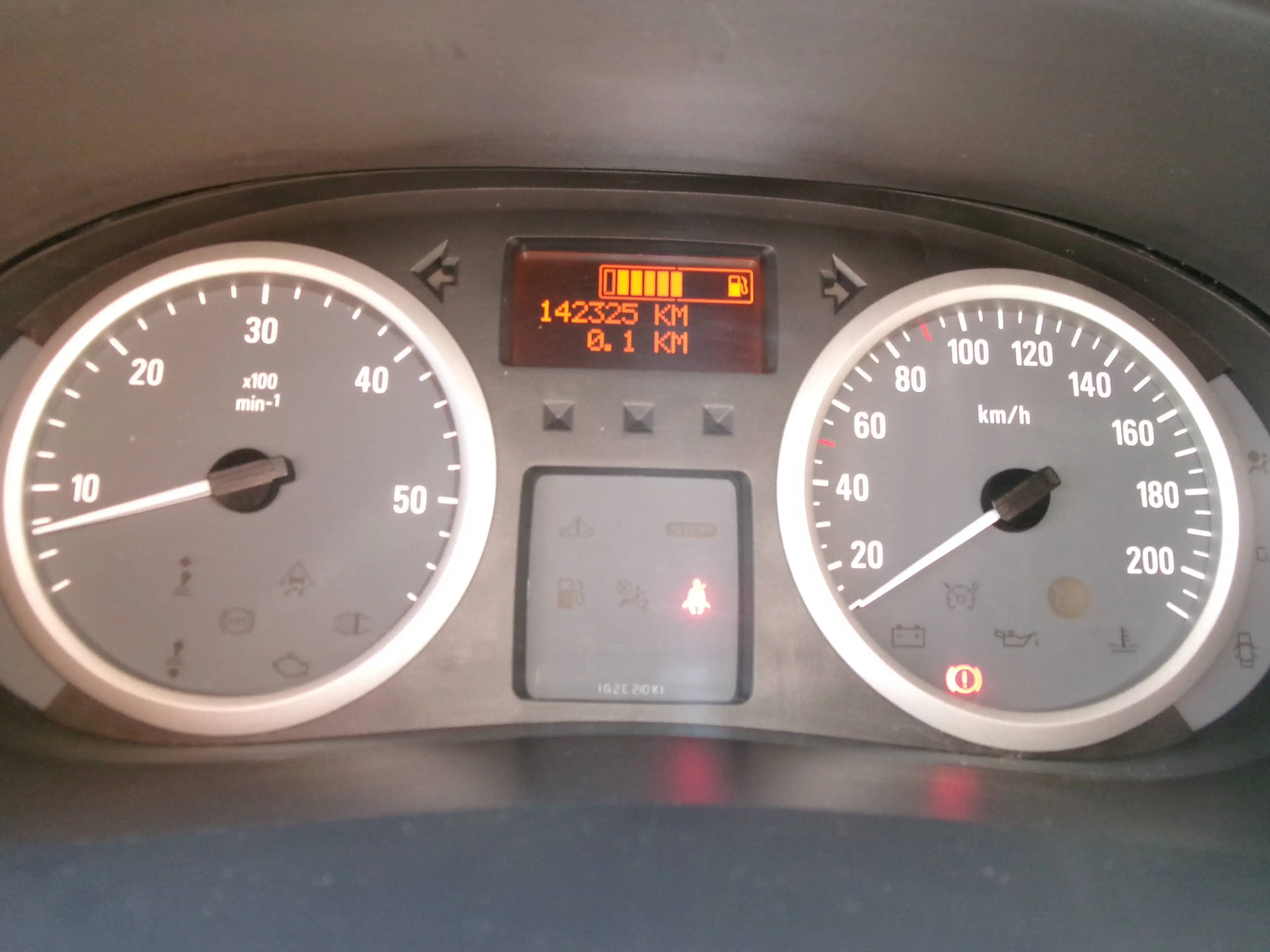 Opel Vivaro 2,0 Edition Kombi 9-Sitzer Klima AHK Solar-Reflect — photo 14