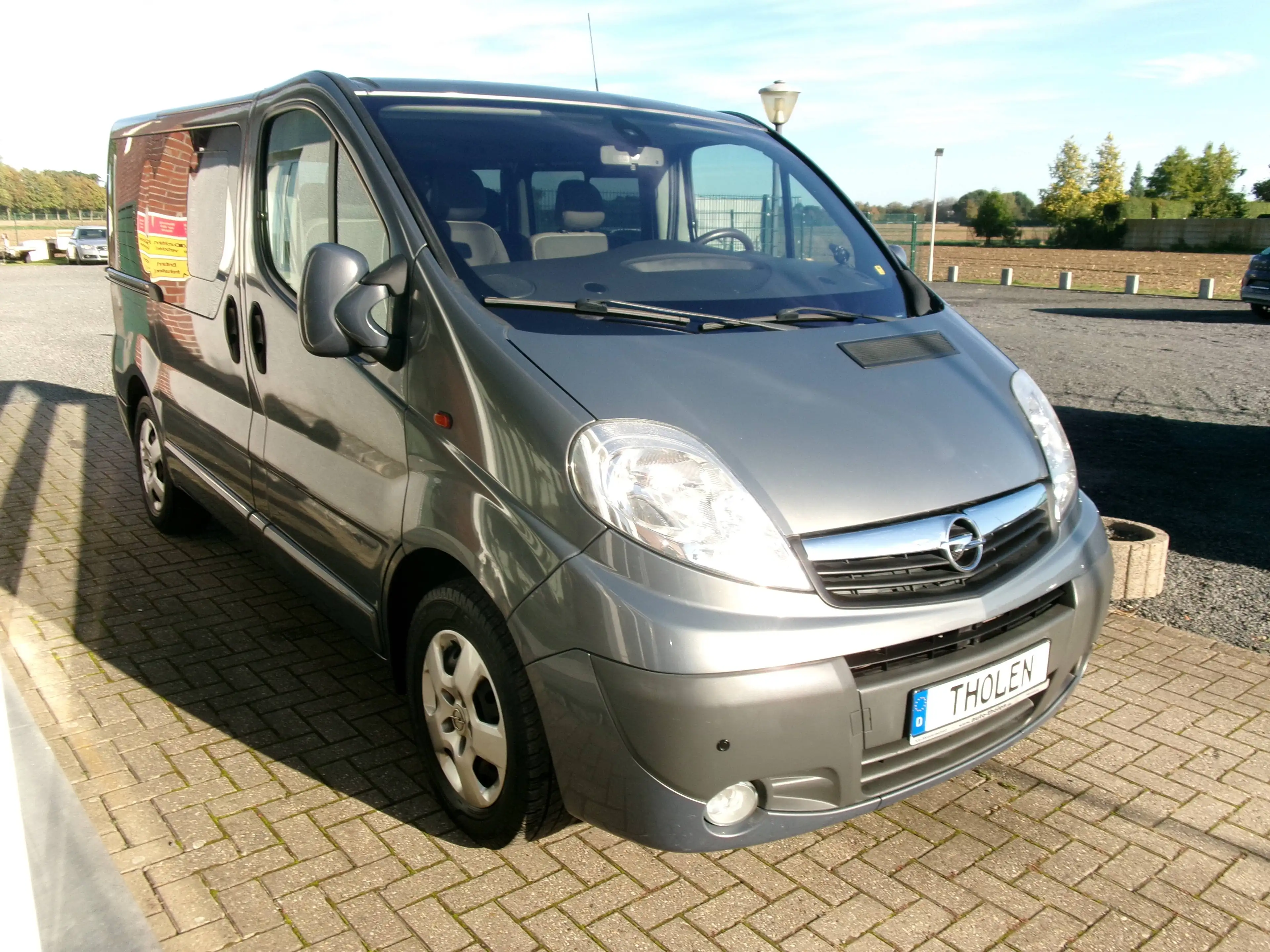 Opel Vivaro 2,0 Edition Kombi 9-Sitzer Klima AHK Solar-Reflect — photo 4