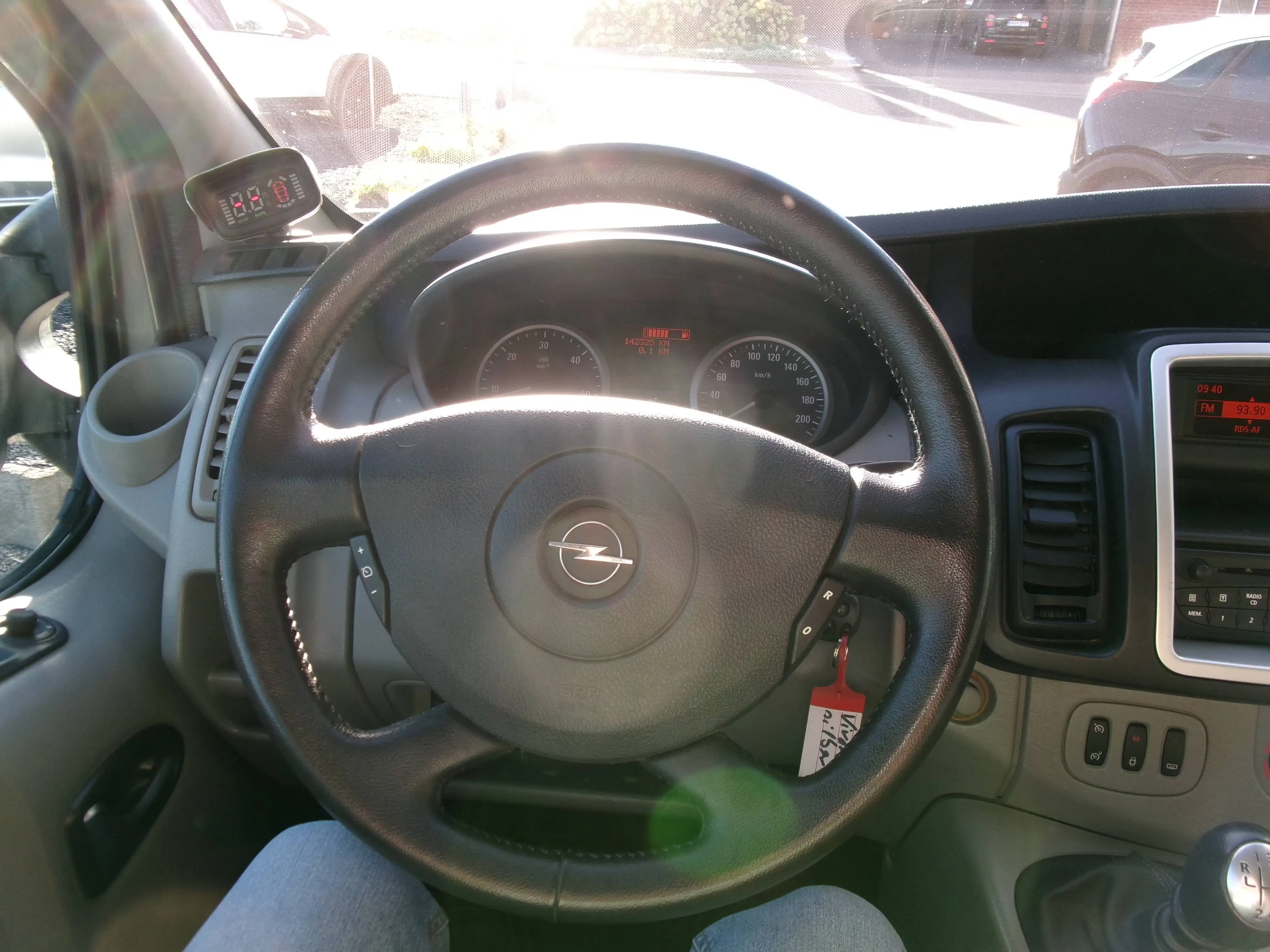 Opel Vivaro 2,0 Edition Kombi 9-Sitzer Klima AHK Solar-Reflect — photo 12