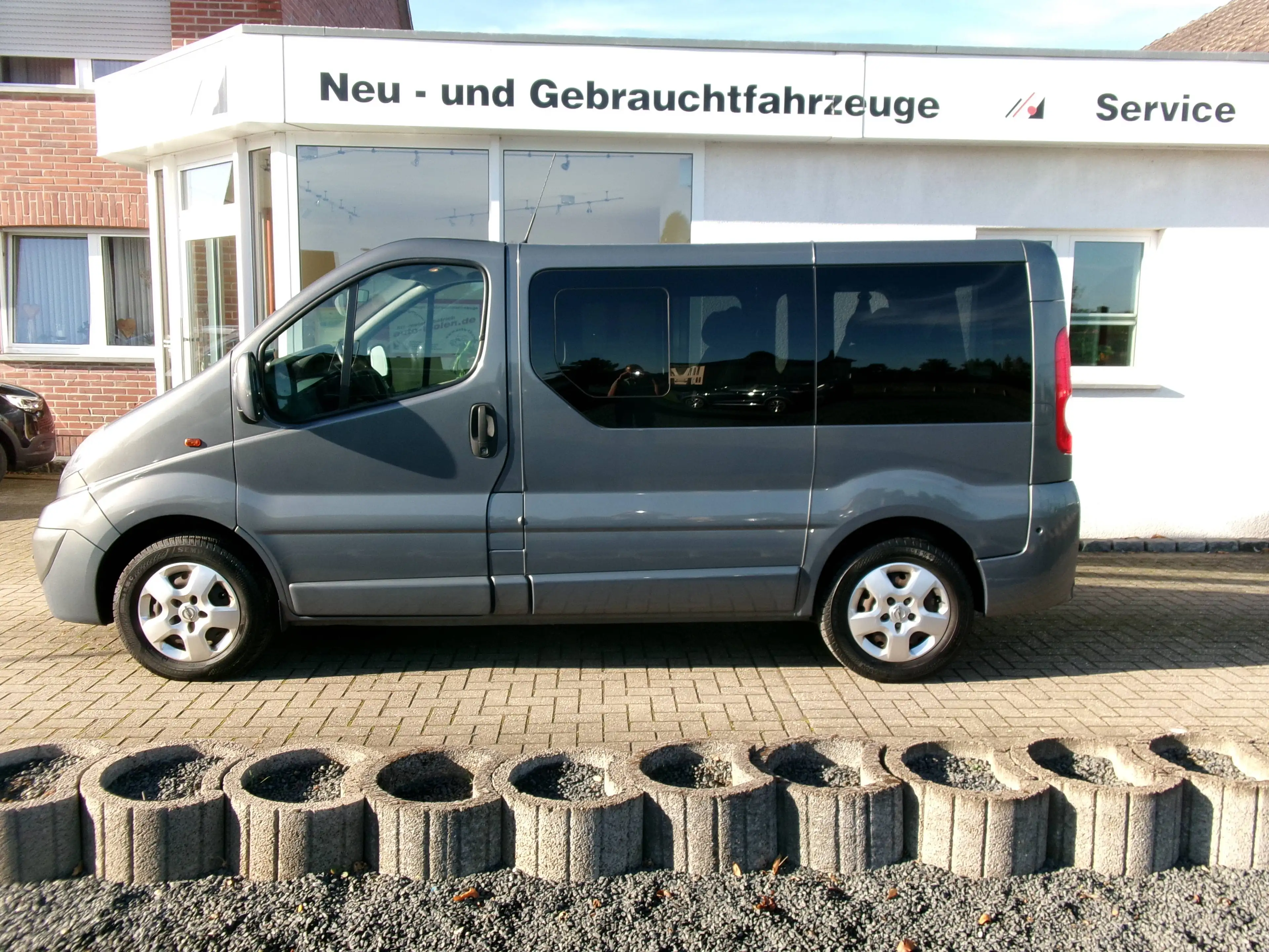 Opel Vivaro 2,0 Edition Kombi 9-Sitzer Klima AHK Solar-Reflect — photo 7