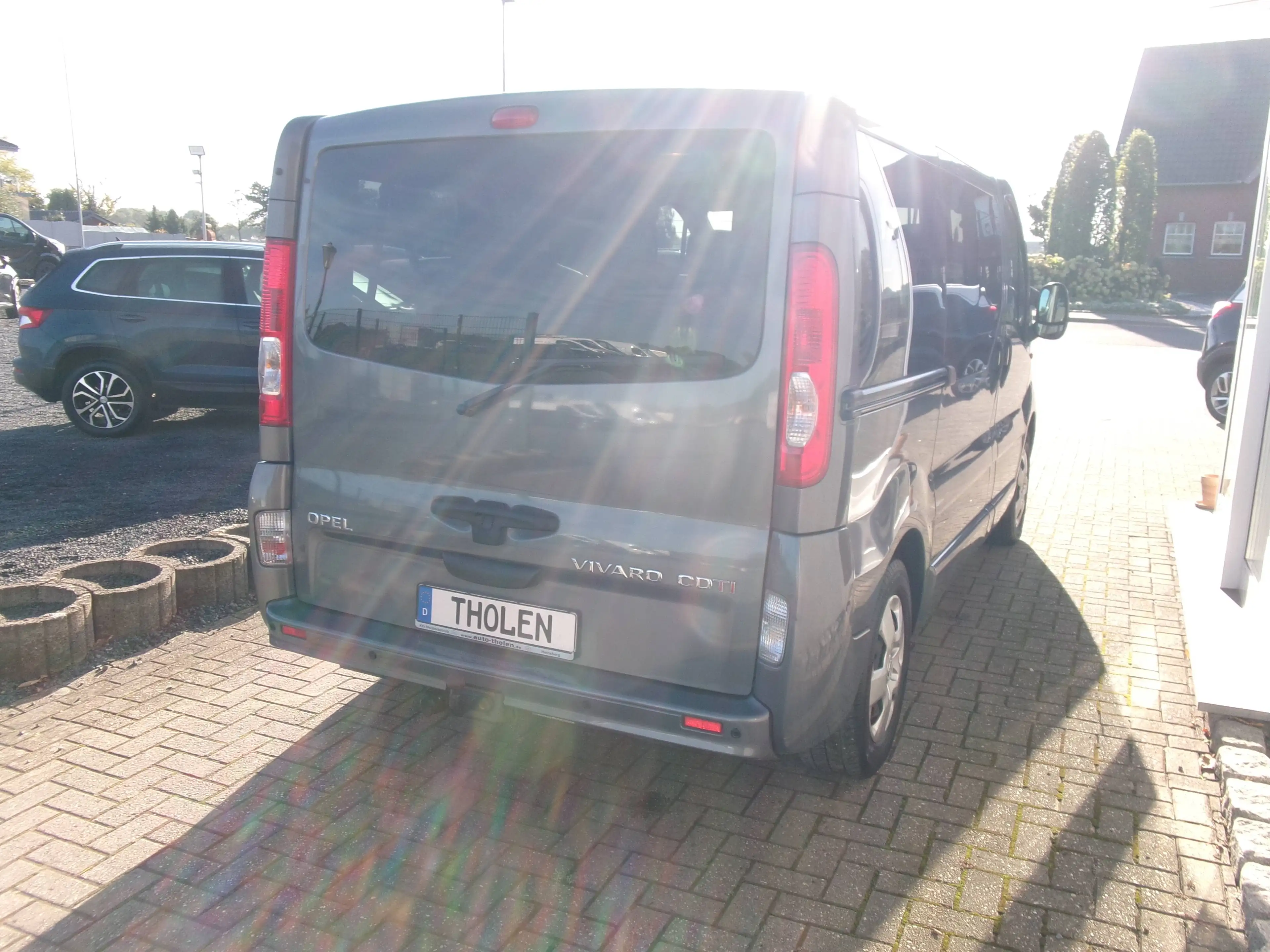 Opel Vivaro 2,0 Edition Kombi 9-Sitzer Klima AHK Solar-Reflect — photo 5