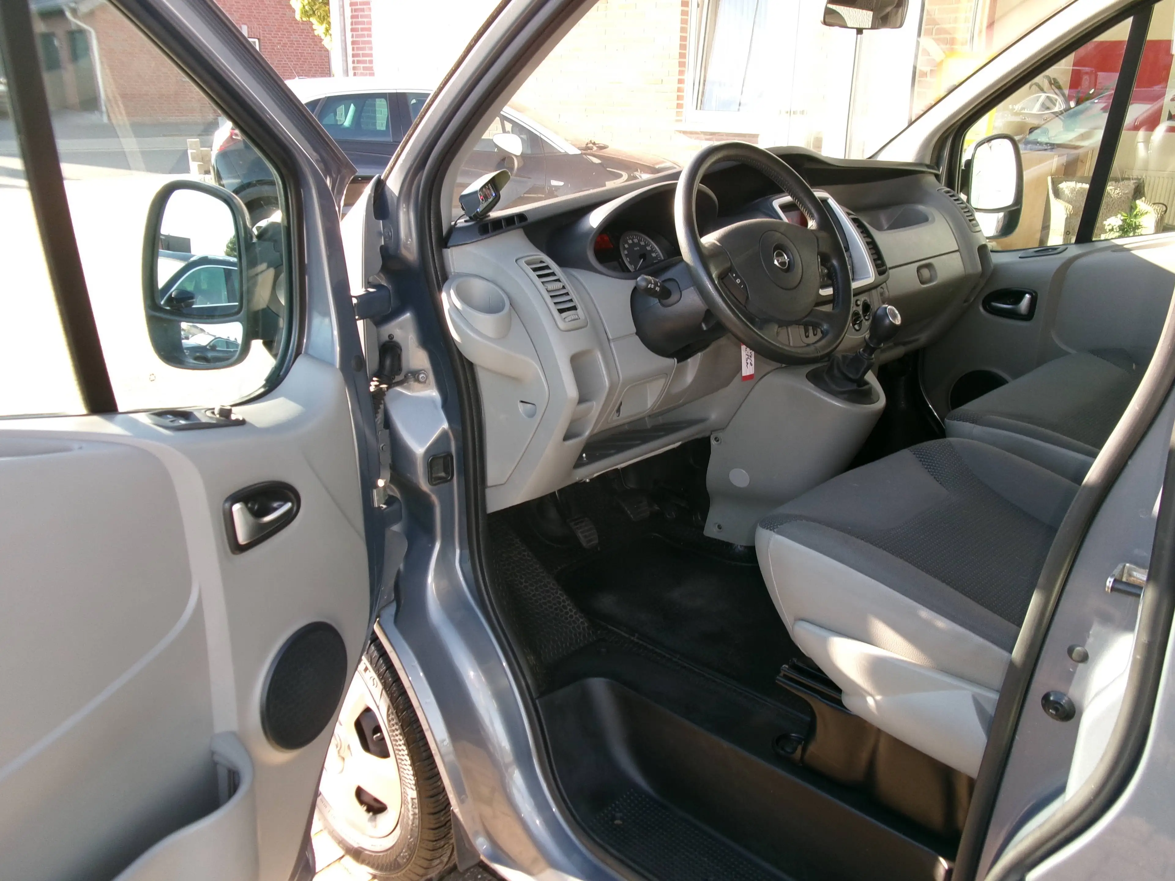 Opel Vivaro 2,0 Edition Kombi 9-Sitzer Klima AHK Solar-Reflect — photo 11