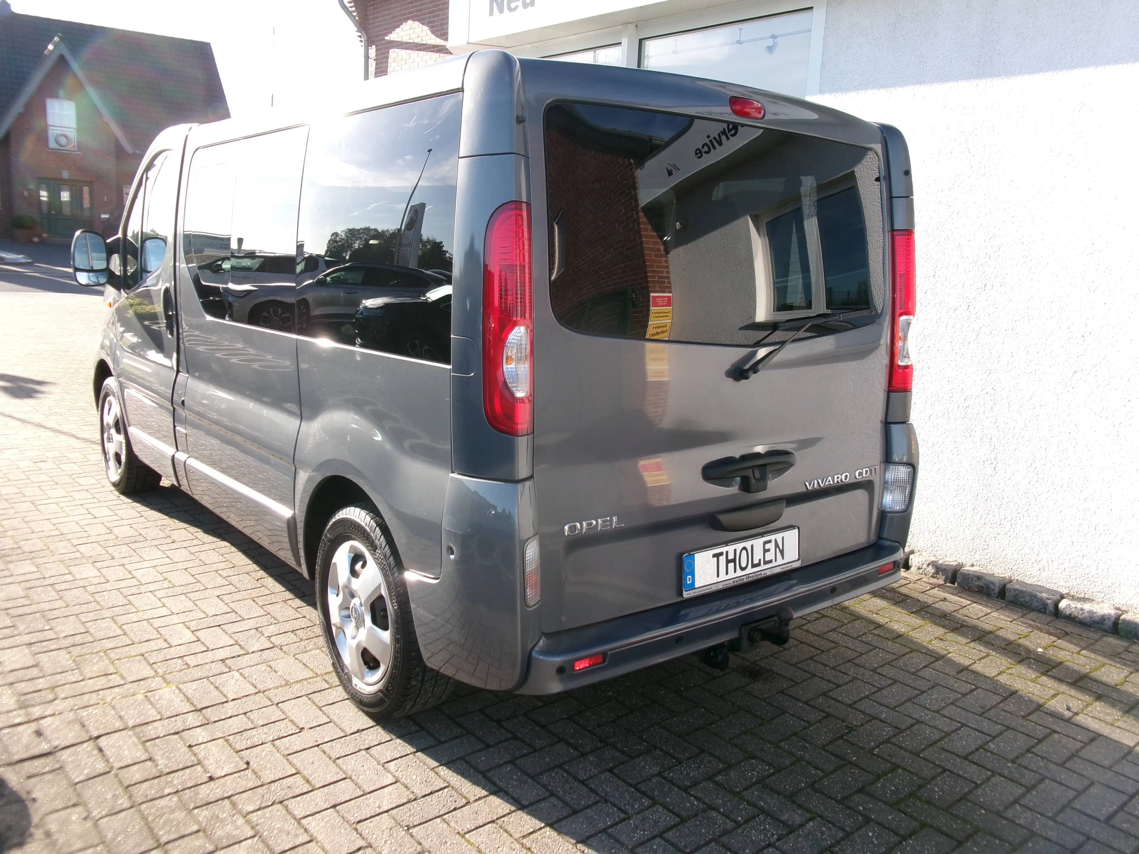 Opel Vivaro 2,0 Edition Kombi 9-Sitzer Klima AHK Solar-Reflect — photo 6