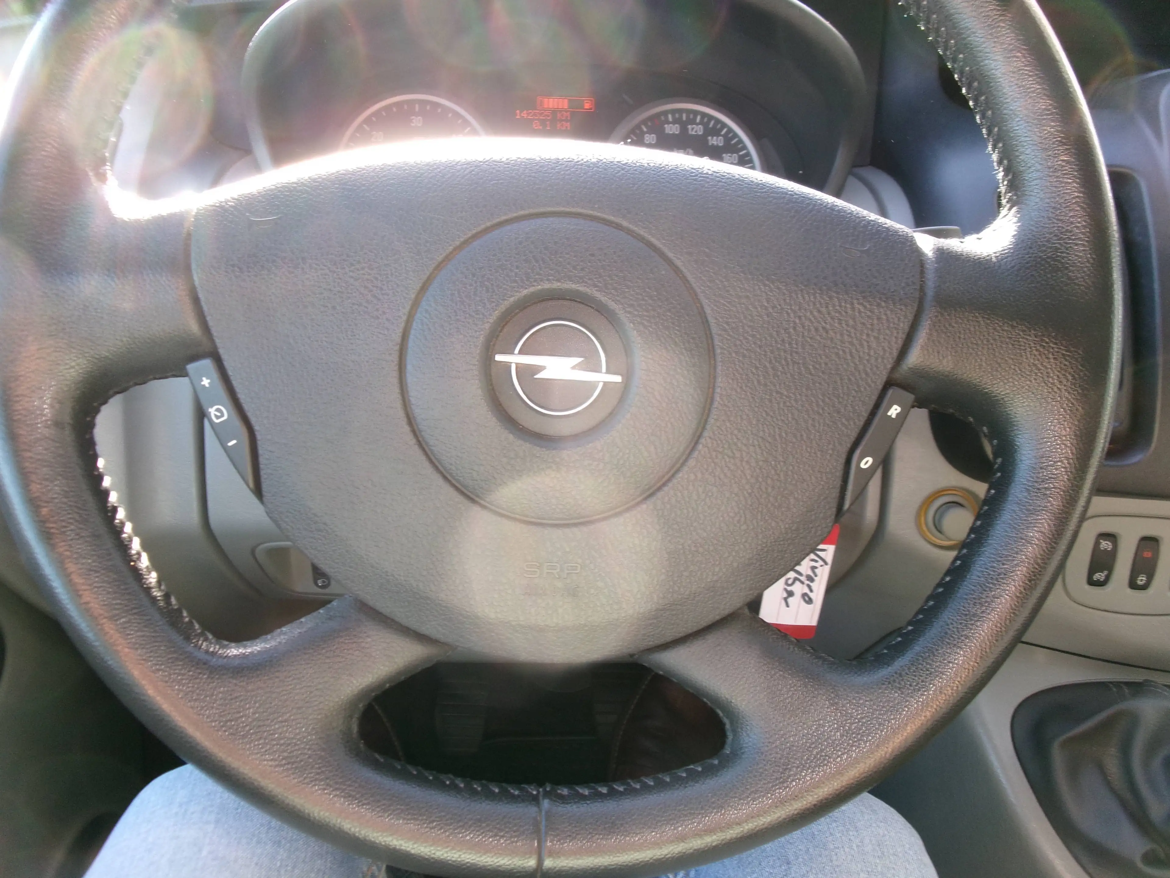 Opel Vivaro 2,0 Edition Kombi 9-Sitzer Klima AHK Solar-Reflect — photo 13