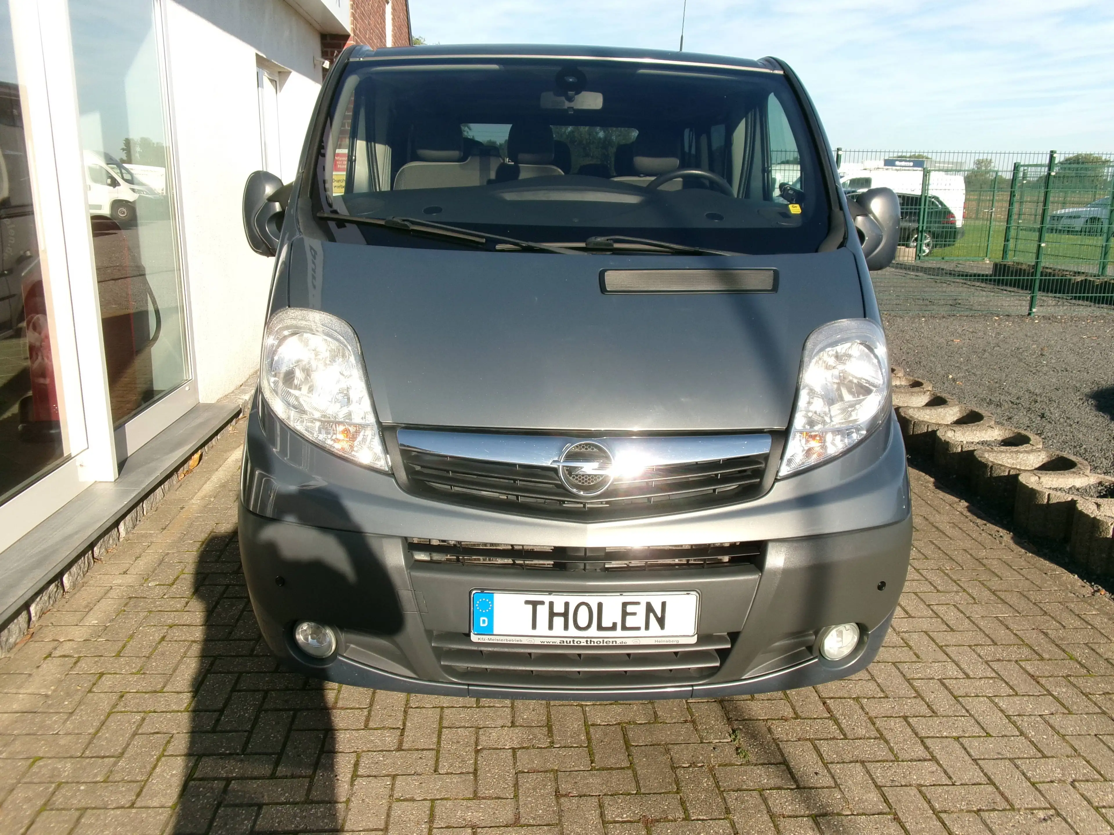Opel Vivaro 2,0 Edition Kombi 9-Sitzer Klima AHK Solar-Reflect — photo 3