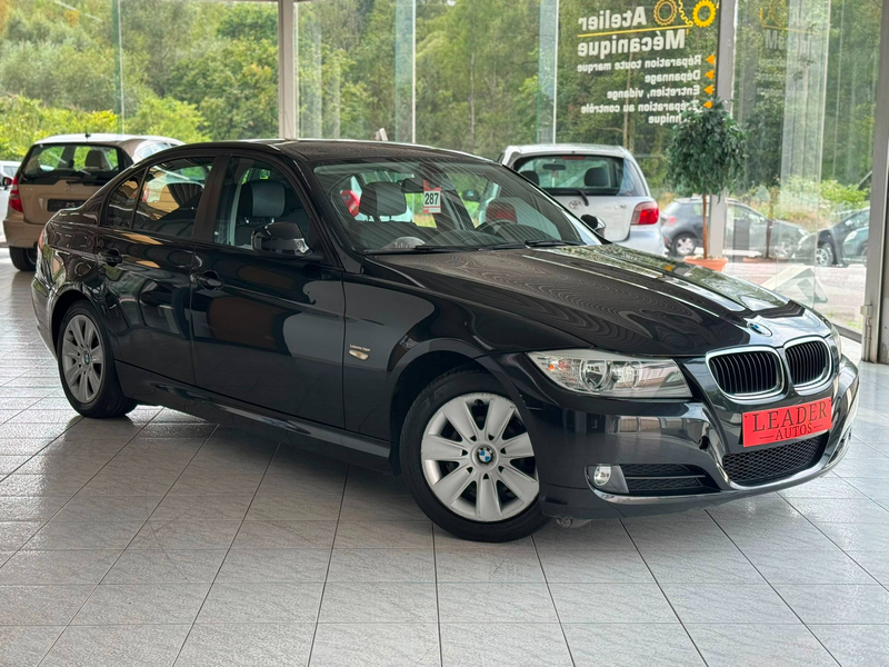 BMW 318 🟩2.0 ESSENCE 136CV - AUTOMATIQUE - GPS - AIRCO