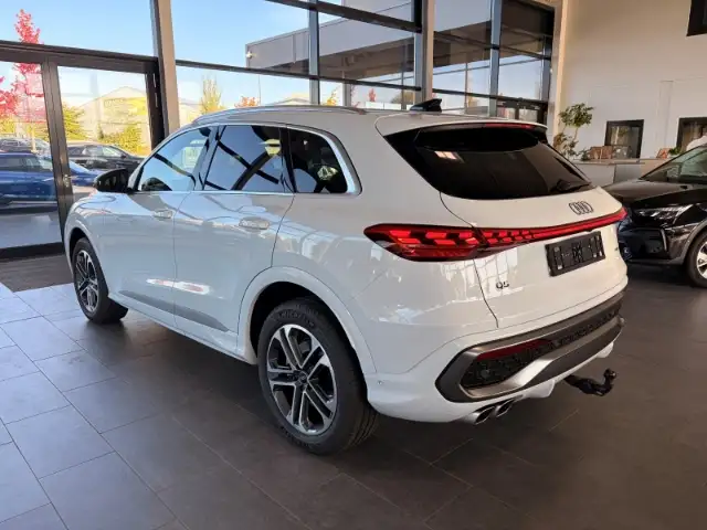 Audi Q5 view 6