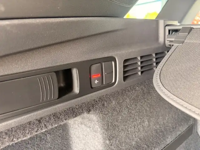 Audi Q5 view 14