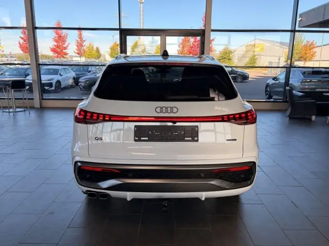 Audi Q5 view 5