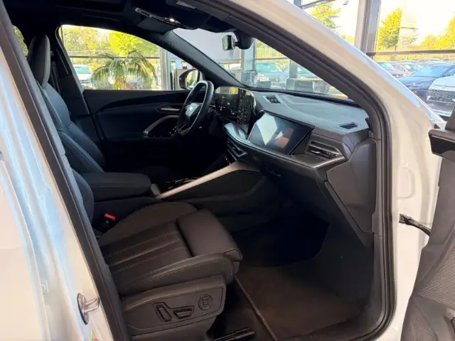 Audi Q5 view 17