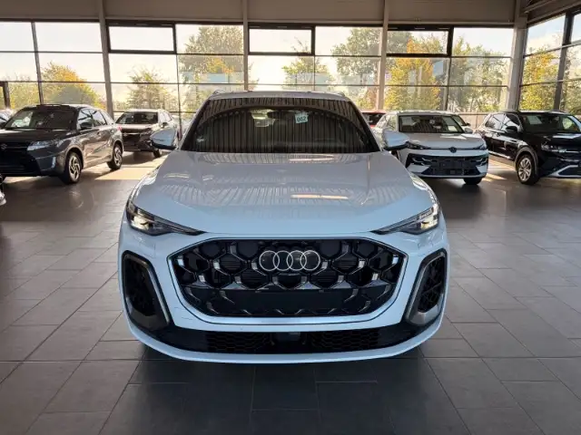 Audi Q5 view 2