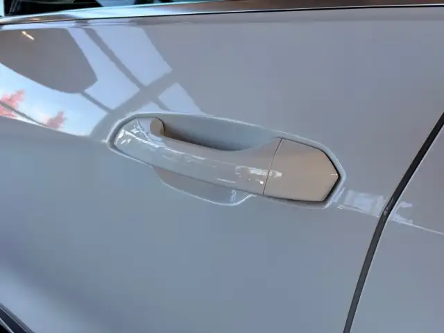Audi Q5 view 7