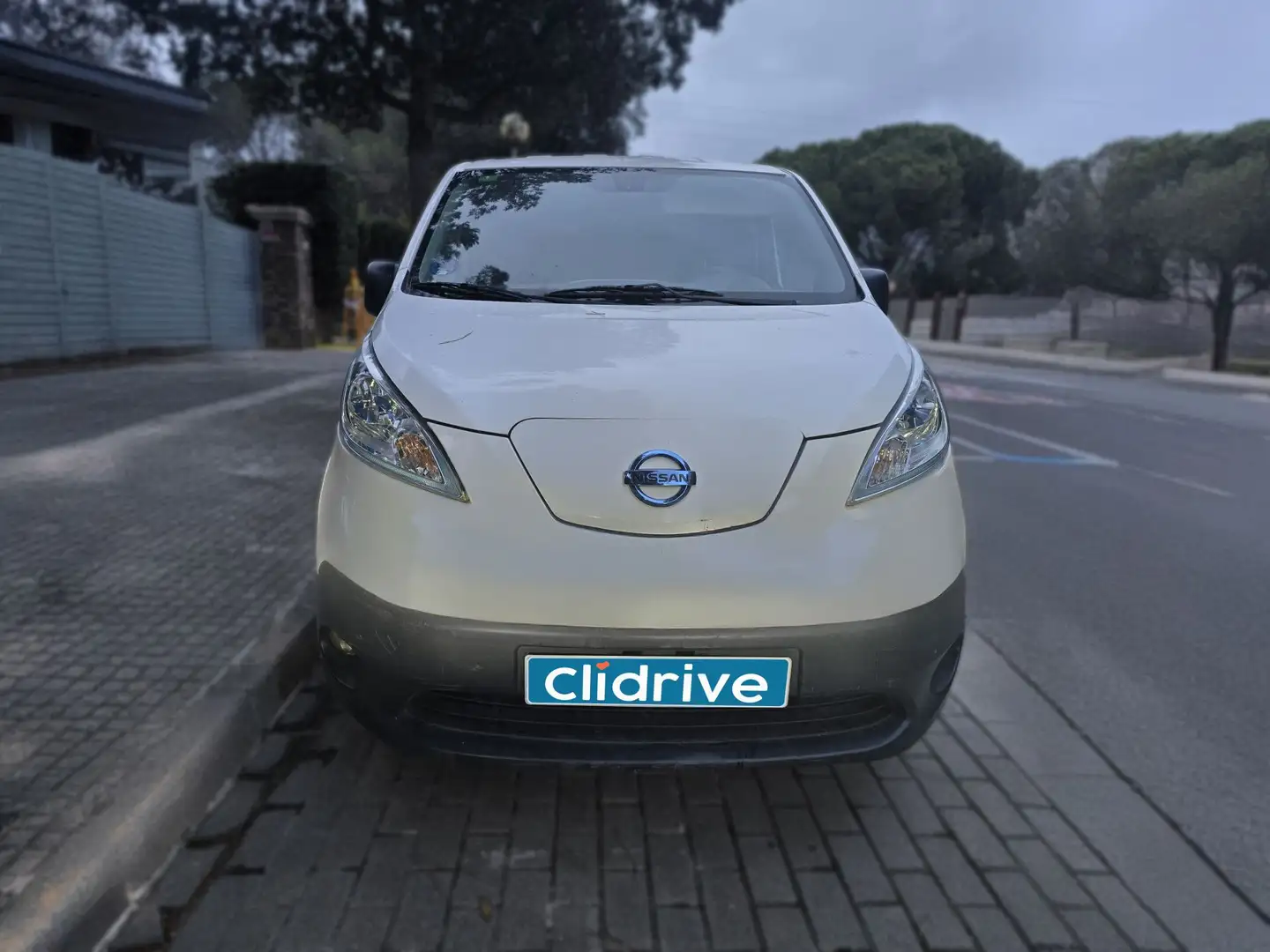 Nissan Furgón 4p 40 kWh PROFESIONAL White - 2