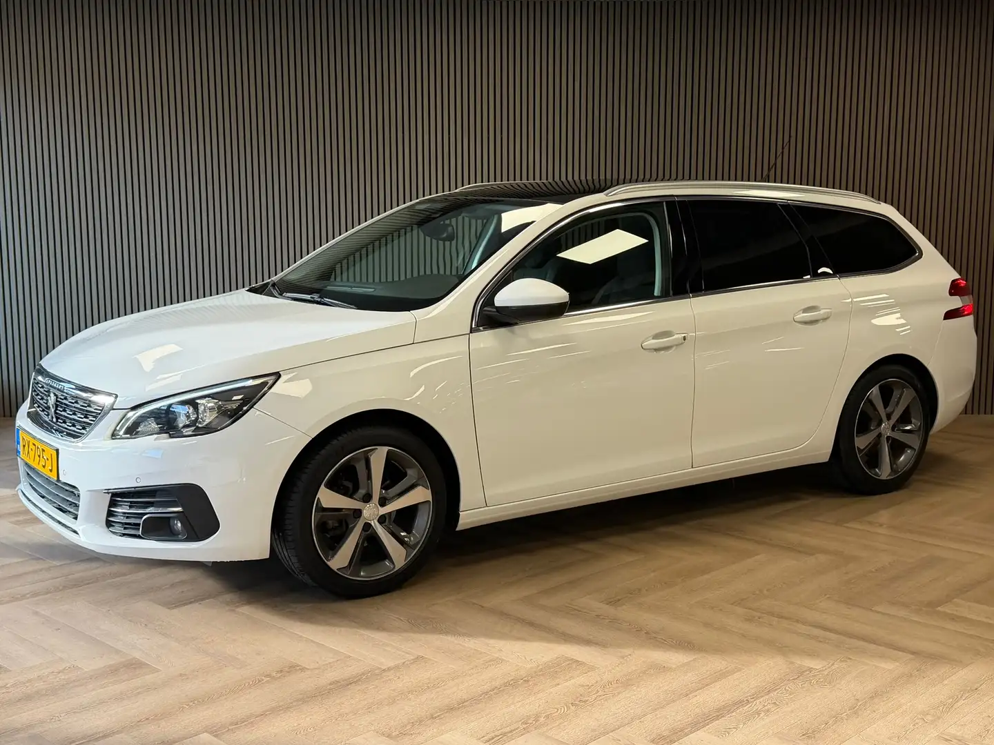 Peugeot 308 SW 1.2 PureTech Allure AUT. PANO TREKHAAK NAVI PAR Alb - 1