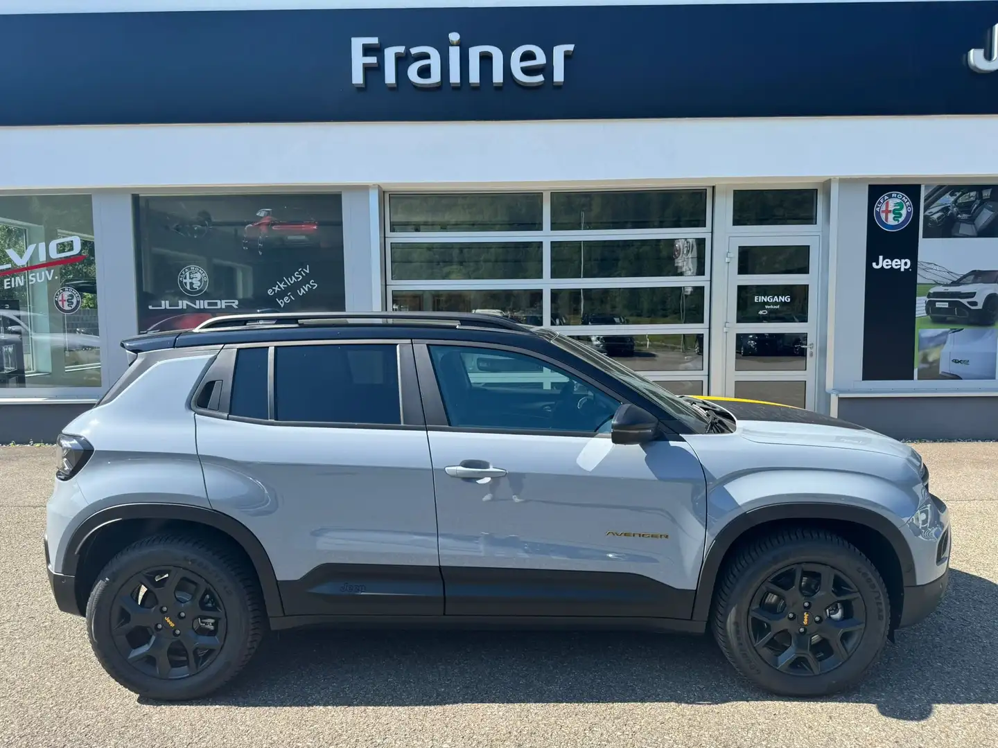 Jeep Avenger 1.2 T3 e-Hybrid 4xe The North Face 145PS Grau - 1